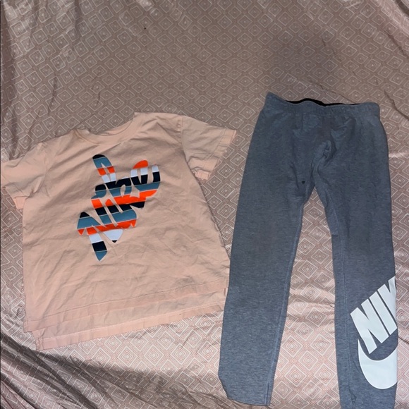 Nike Peach Tee and Gray Leggings Set - Picture 1 of 1